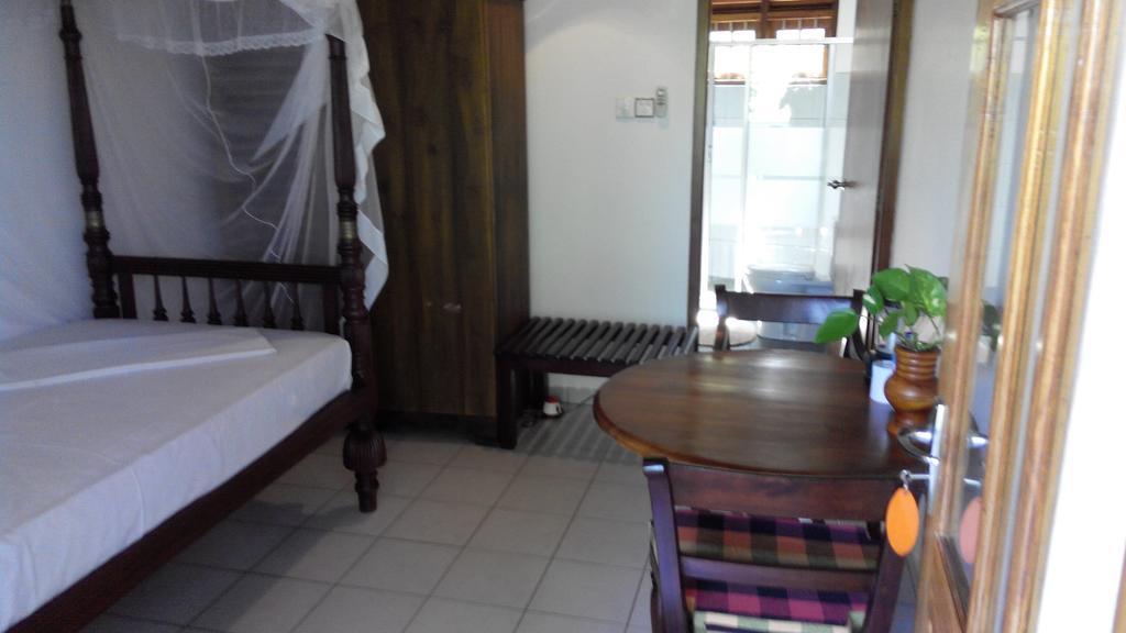 Surf Villa Hikkaduwa Extérieur photo