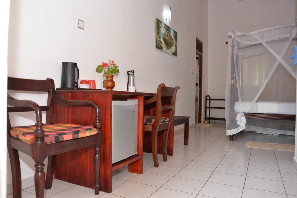 Surf Villa Hikkaduwa Extérieur photo