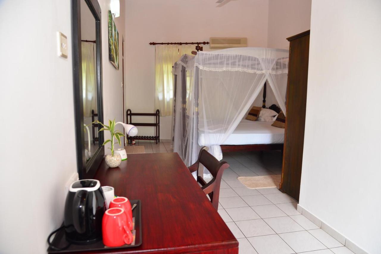 Surf Villa Hikkaduwa Extérieur photo
