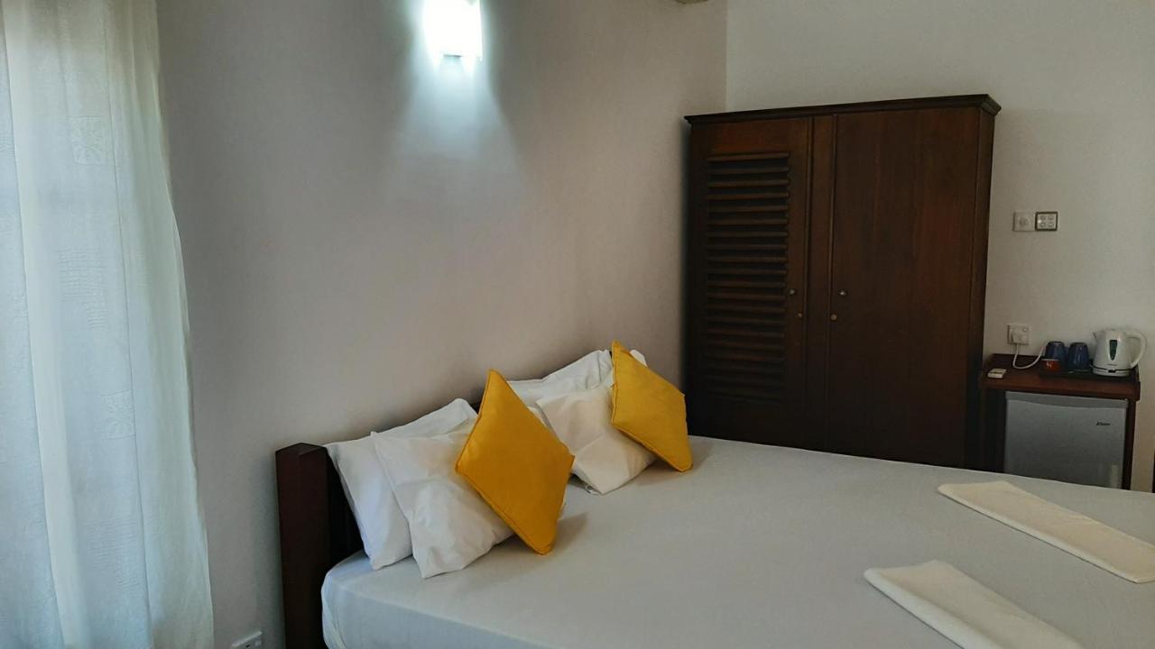 Surf Villa Hikkaduwa Extérieur photo