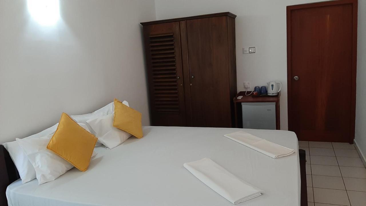 Surf Villa Hikkaduwa Extérieur photo